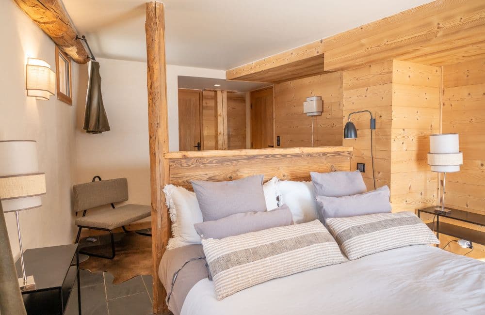 Chambre Ferme — 1 lit double et 1 lit simple, alliant rustique et confort